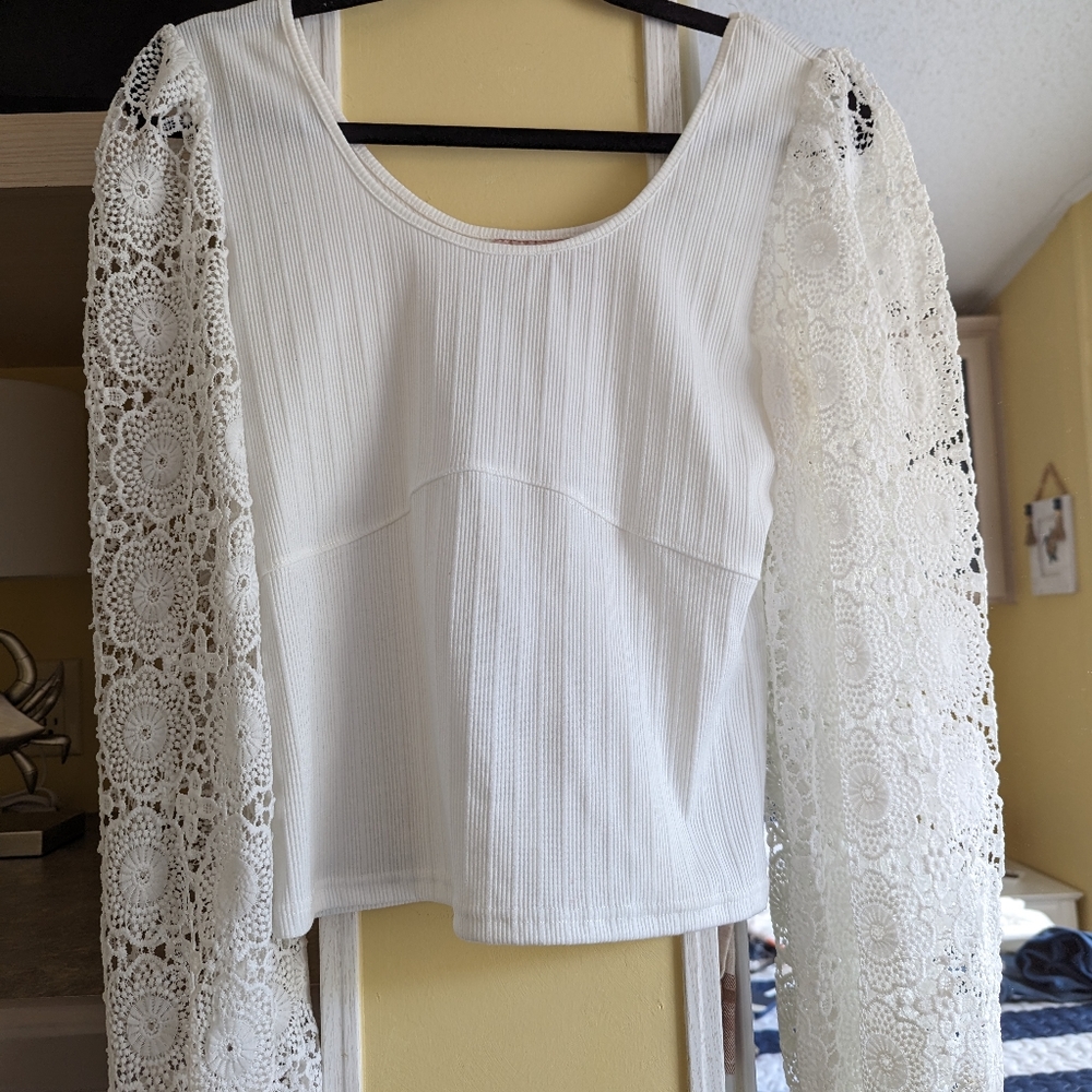 Willow Root Top with lace sleeves